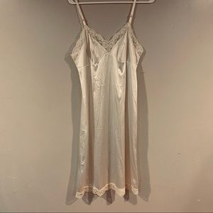 Vintage 😍 Cream 100% Nylon and Lace Dress Slip